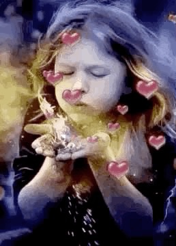 niña pidiendo deseo